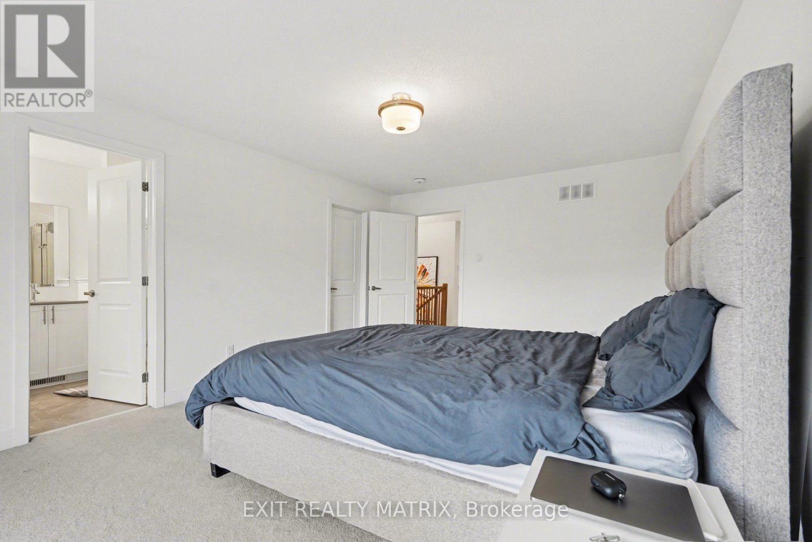 656 Putney Crescent, Ottawa, ON