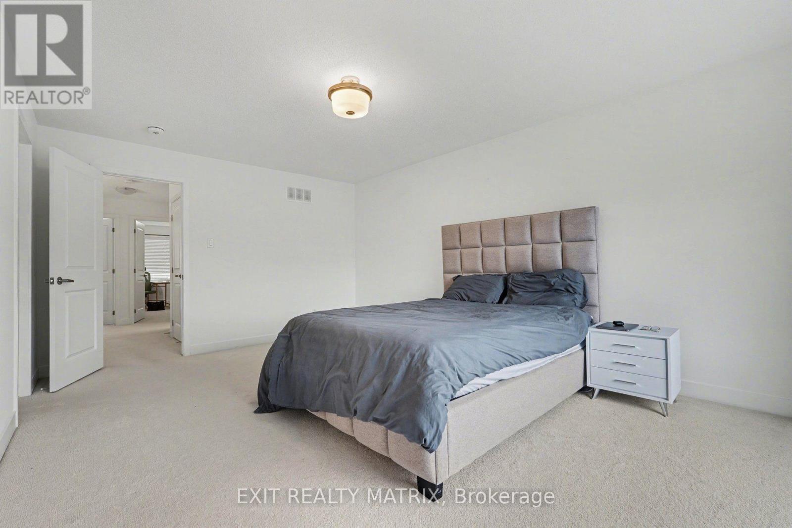 656 Putney Crescent, Ottawa, ON