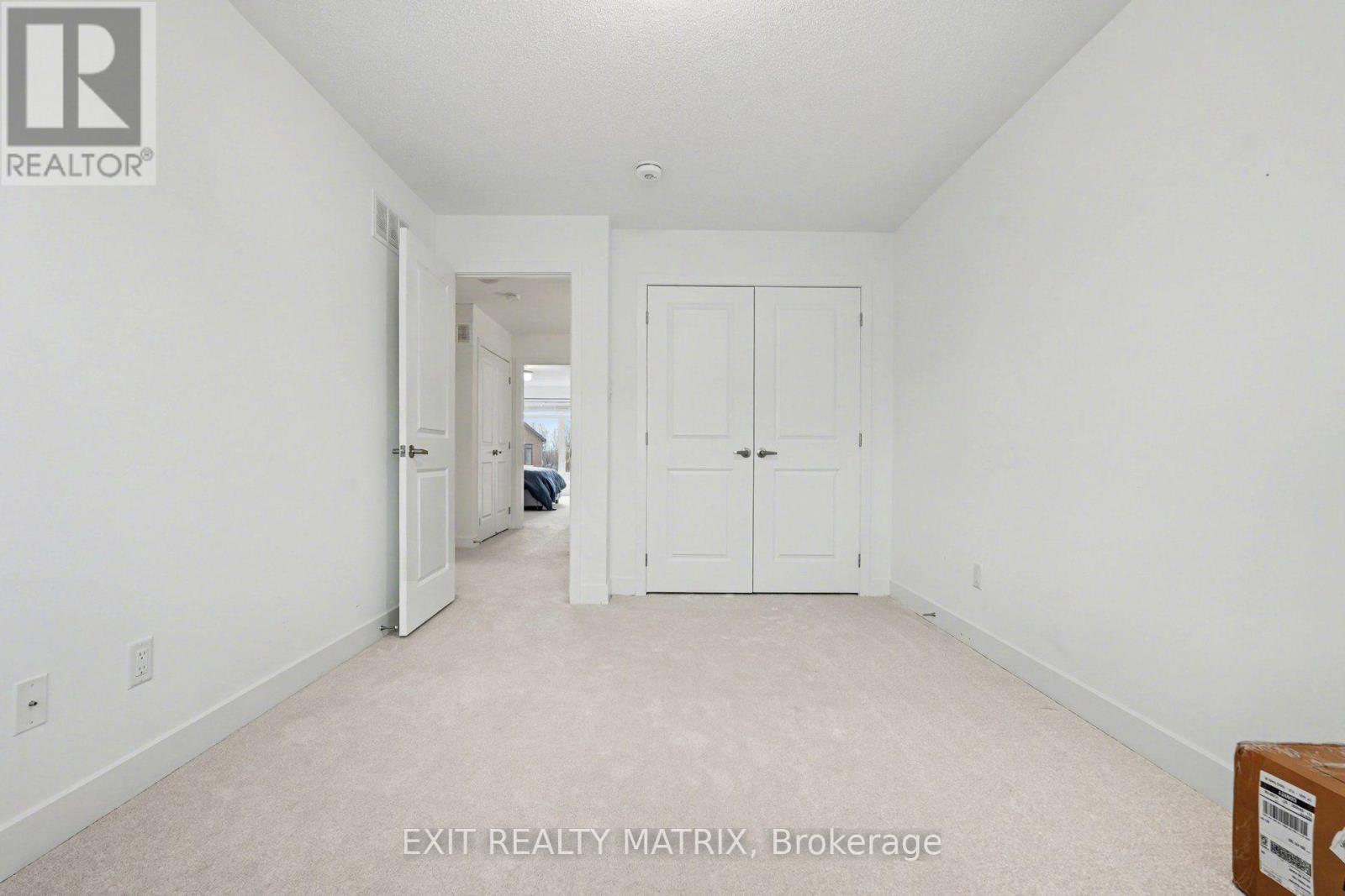 656 Putney Crescent, Ottawa, ON