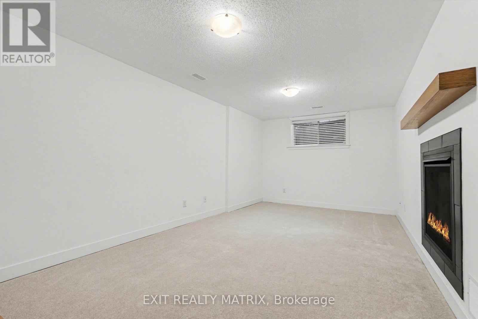 656 Putney Crescent, Ottawa, ON