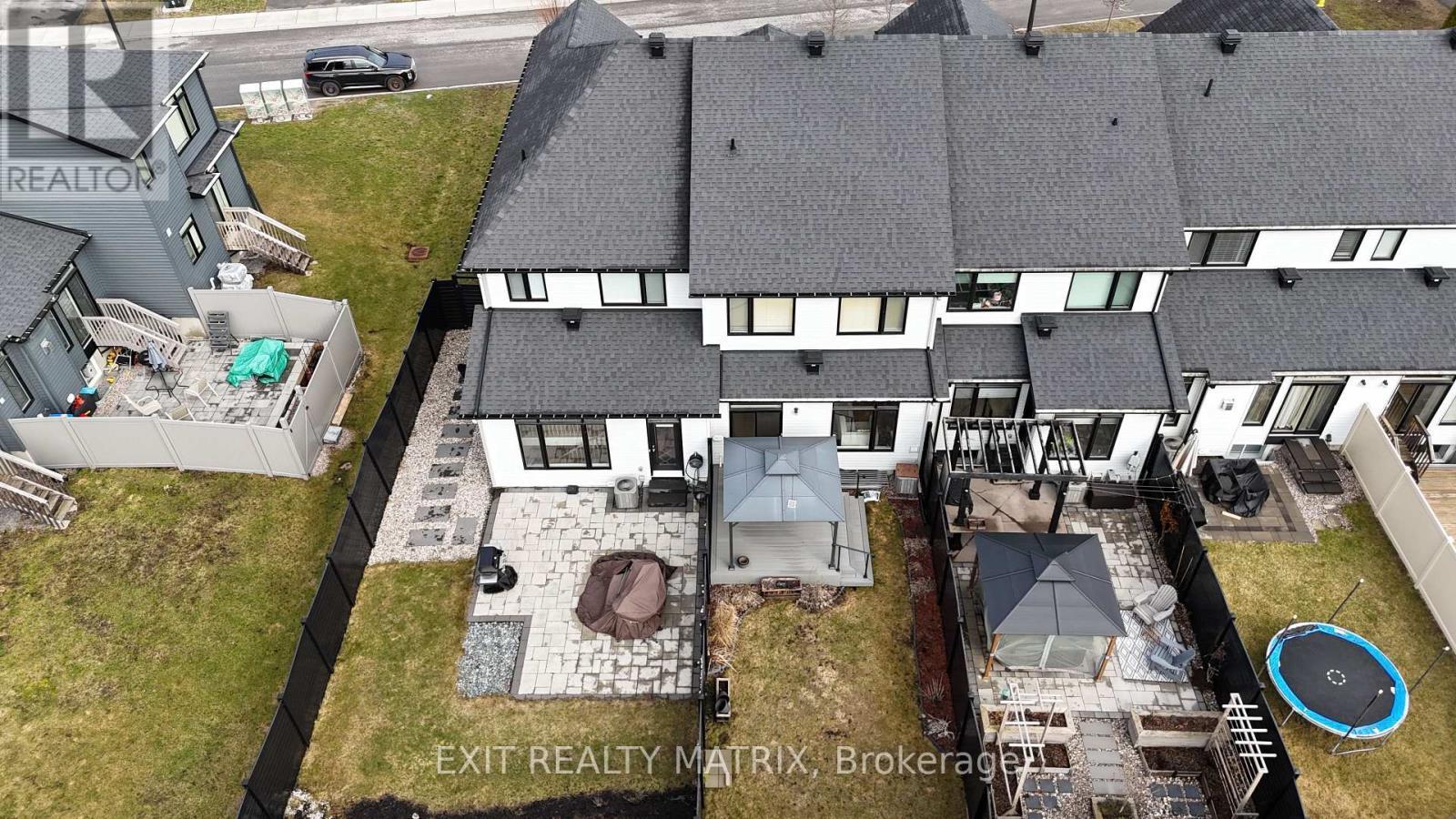 656 Putney Crescent, Ottawa, ON