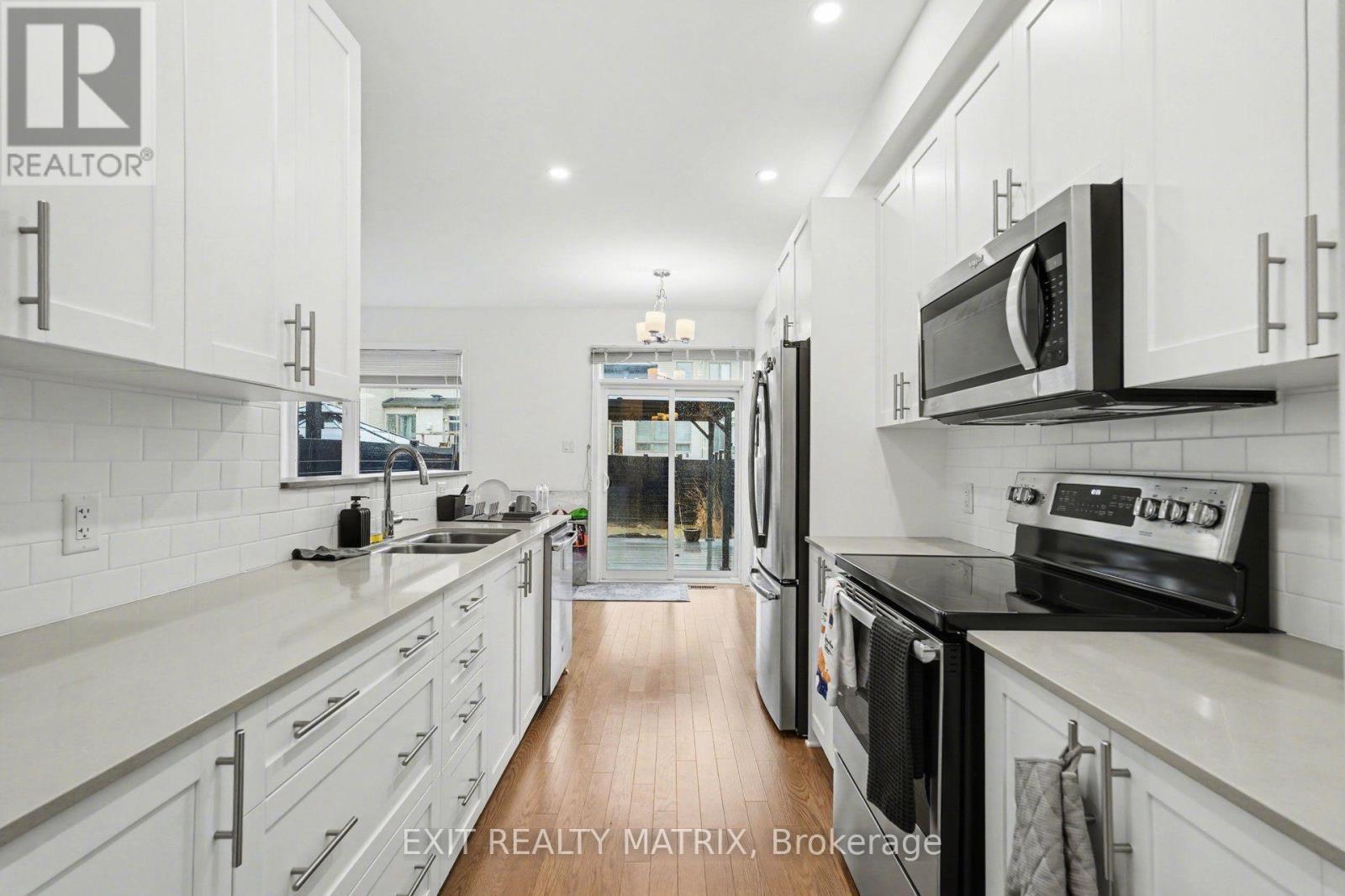 656 Putney Crescent, Ottawa, ON