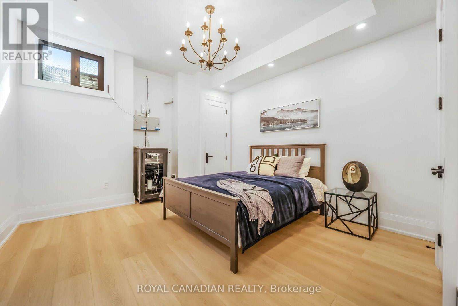 1470 Albion Avenue, Oakville, ON