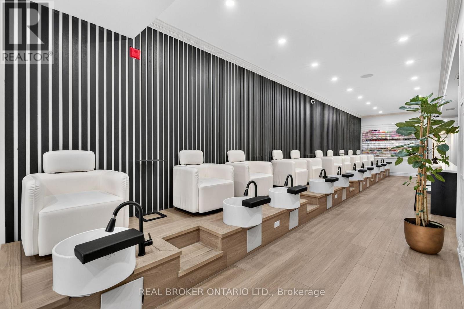 803 Dundas Street W, Toronto, ON