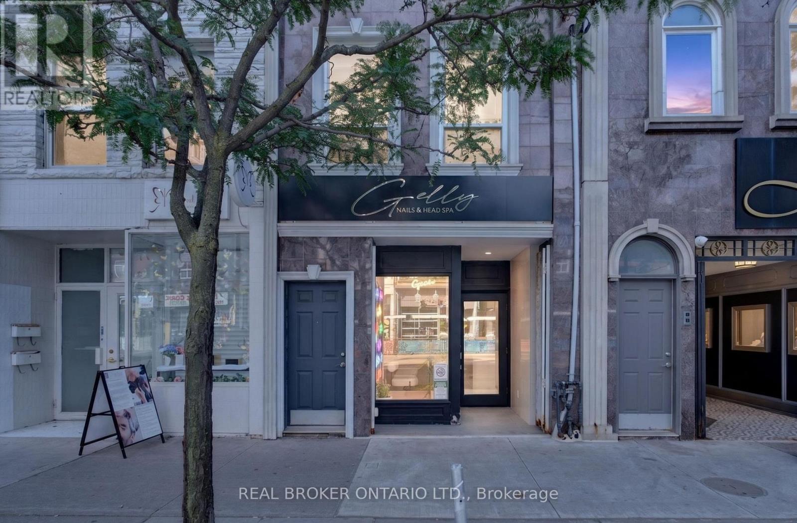 803 Dundas Street W, Toronto, ON