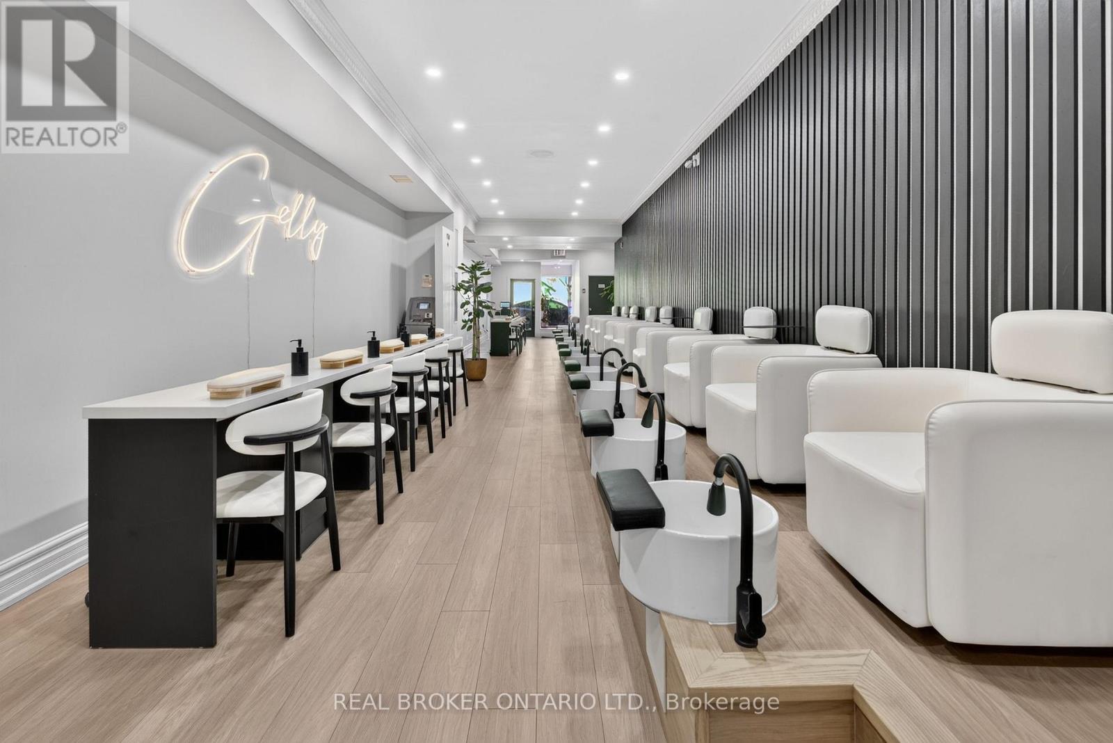 803 Dundas Street W, Toronto, ON