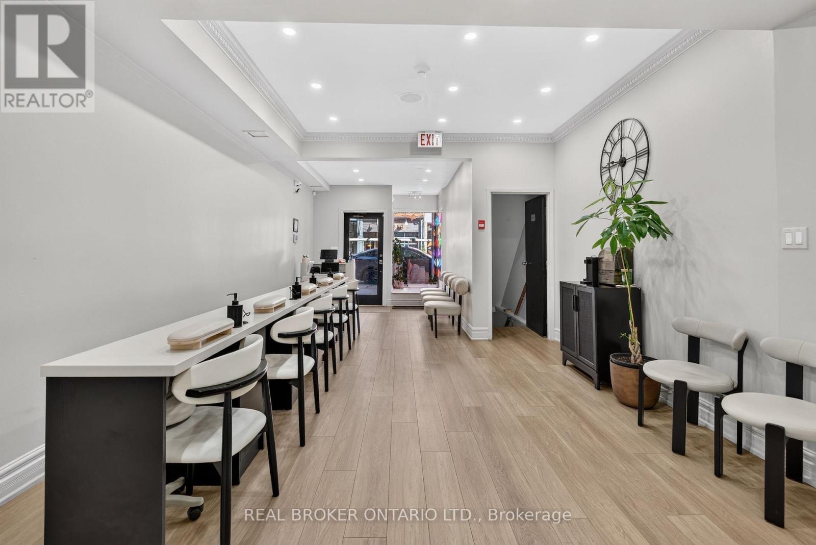 803 Dundas Street W, Toronto, ON