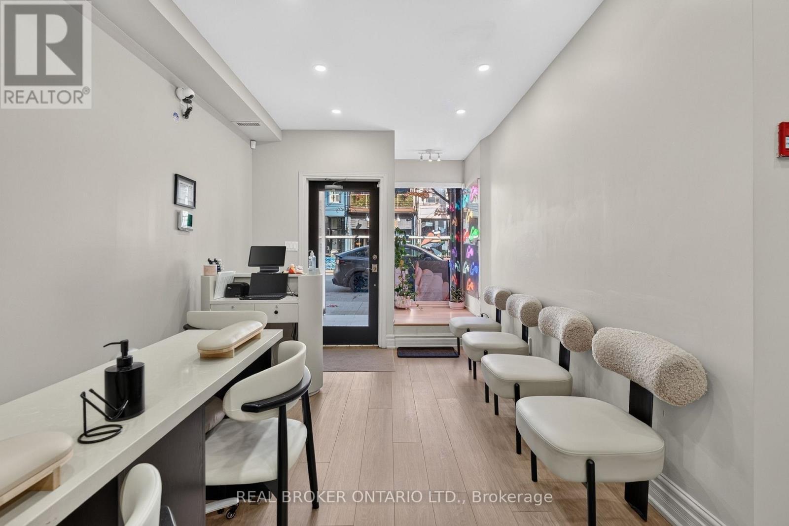 803 Dundas Street W, Toronto, ON
