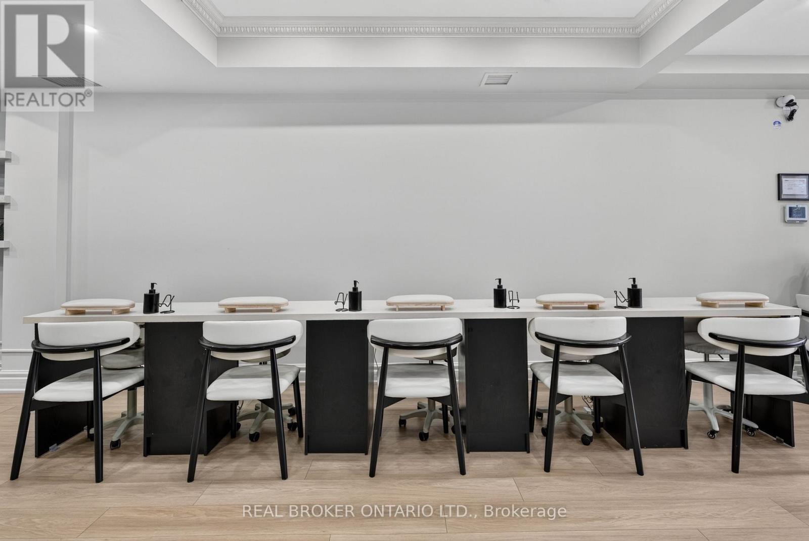 803 Dundas Street W, Toronto, ON