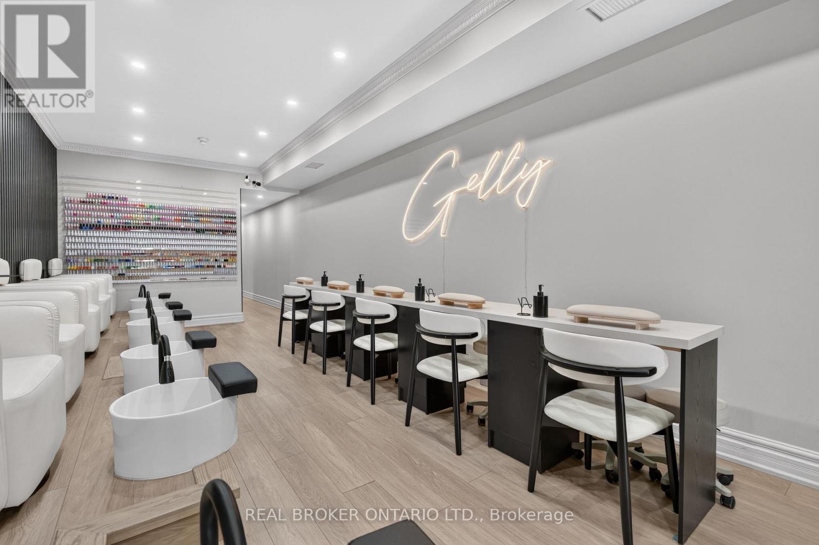 803 Dundas Street W, Toronto, ON