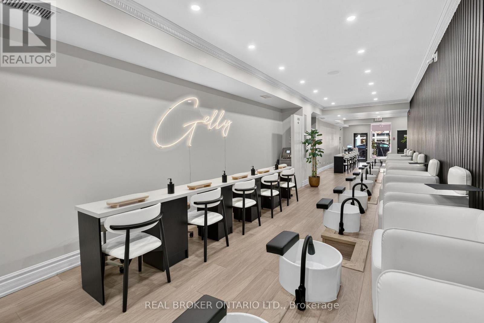803 Dundas Street W, Toronto, ON