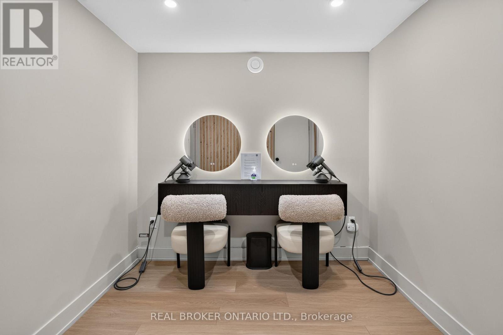 803 Dundas Street W, Toronto, ON