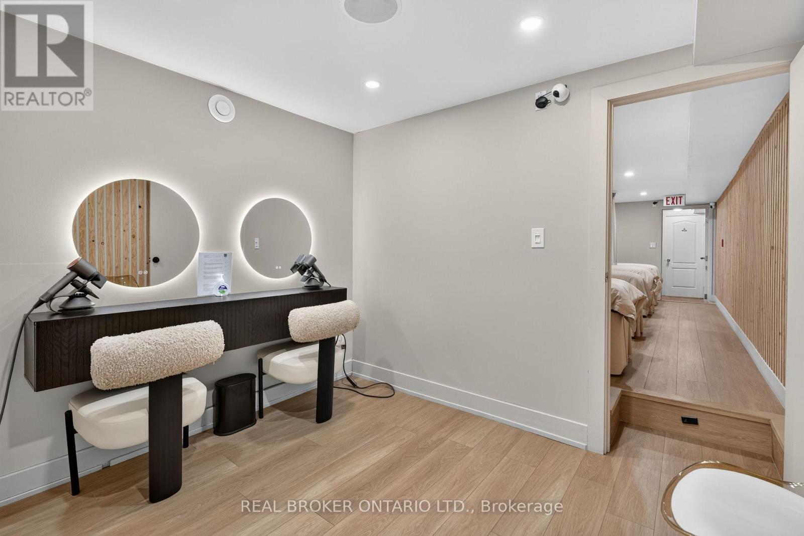 803 Dundas Street W, Toronto, ON