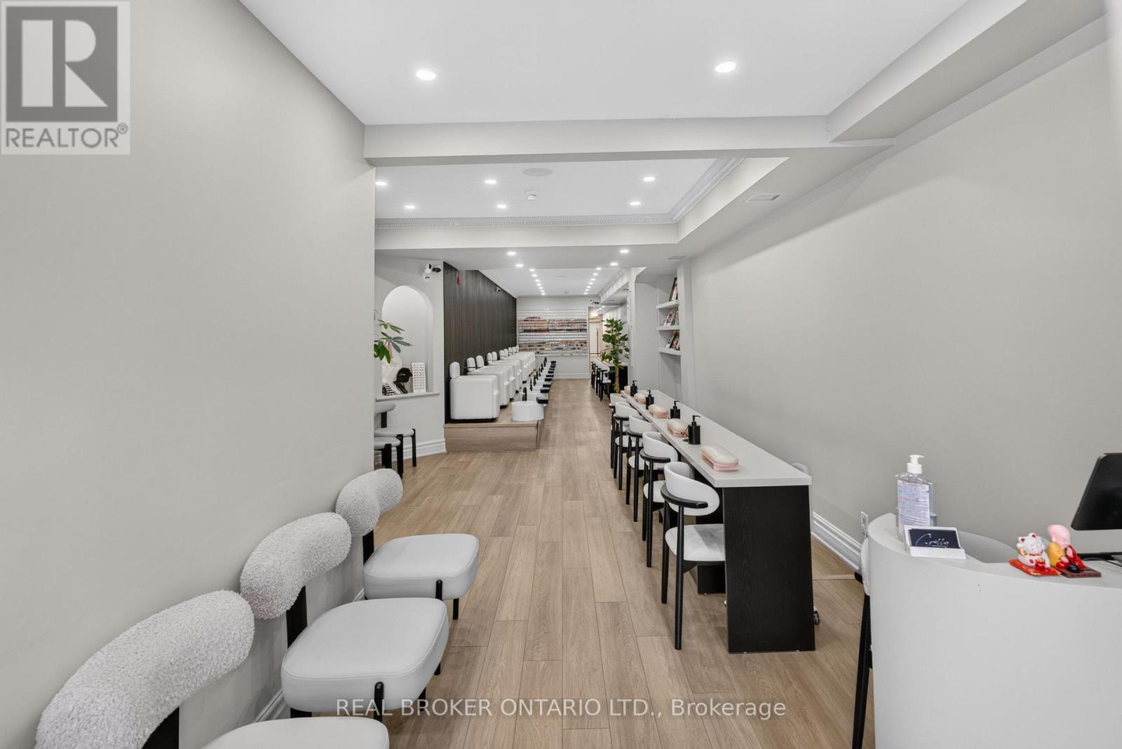 803 Dundas Street W, Toronto, ON