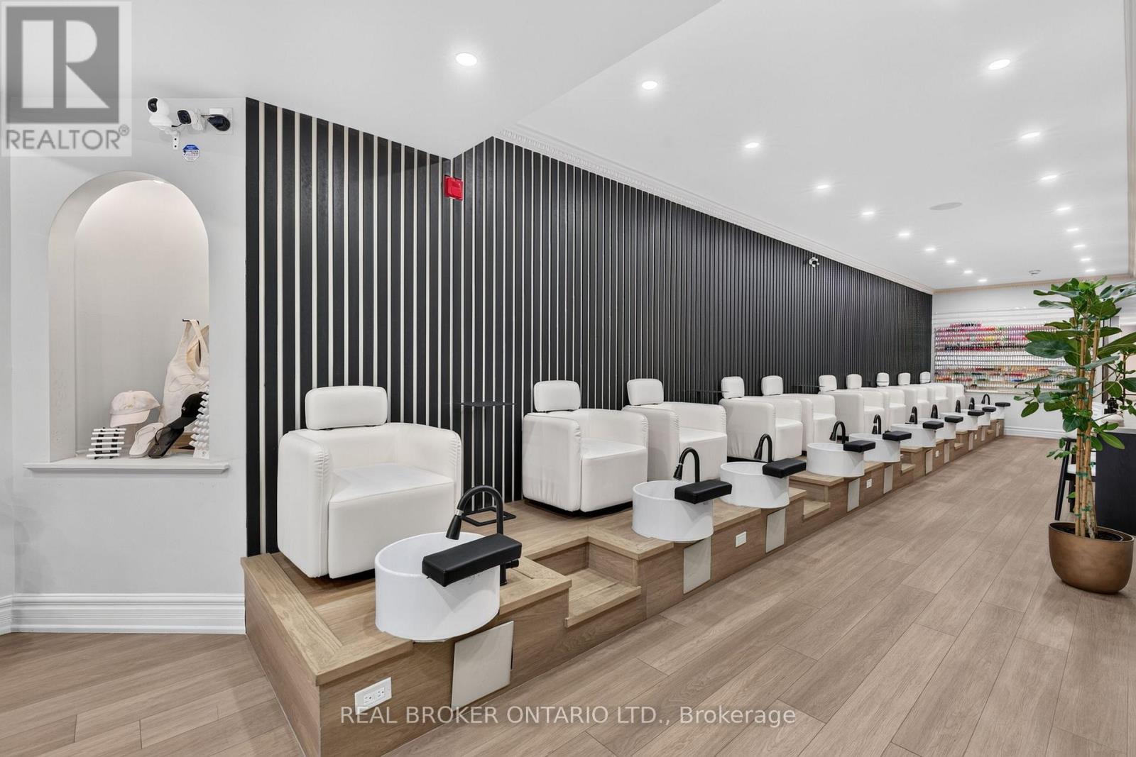 803 Dundas Street W, Toronto, ON