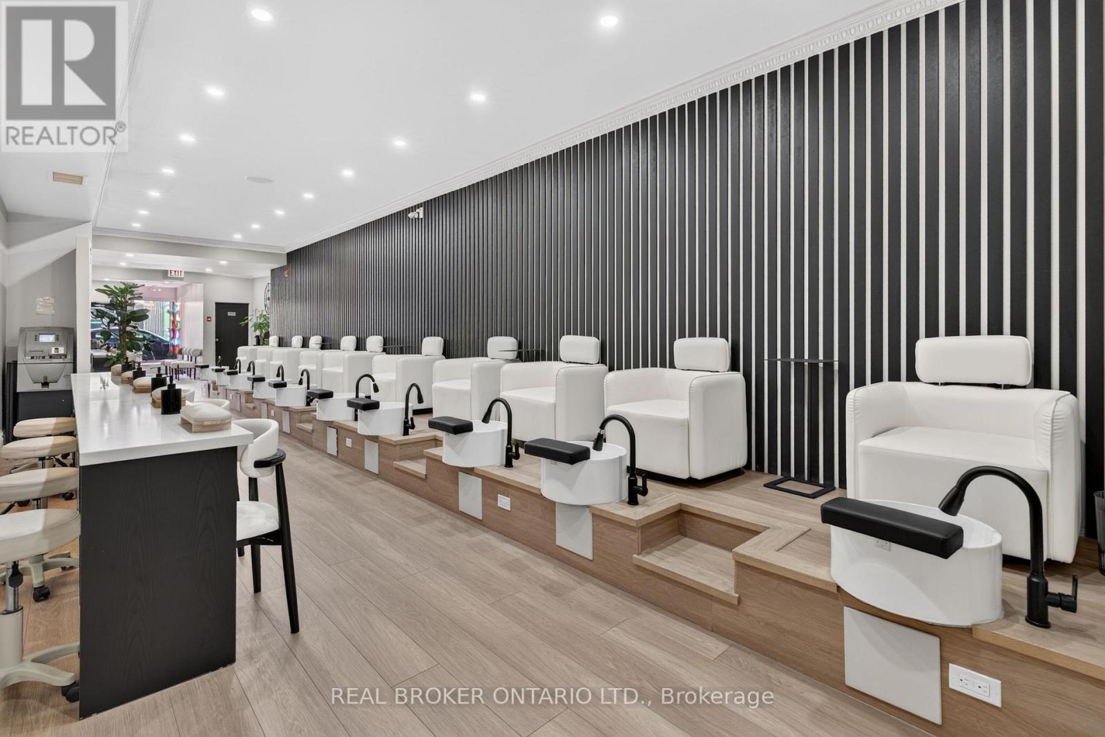 803 Dundas Street W, Toronto, ON