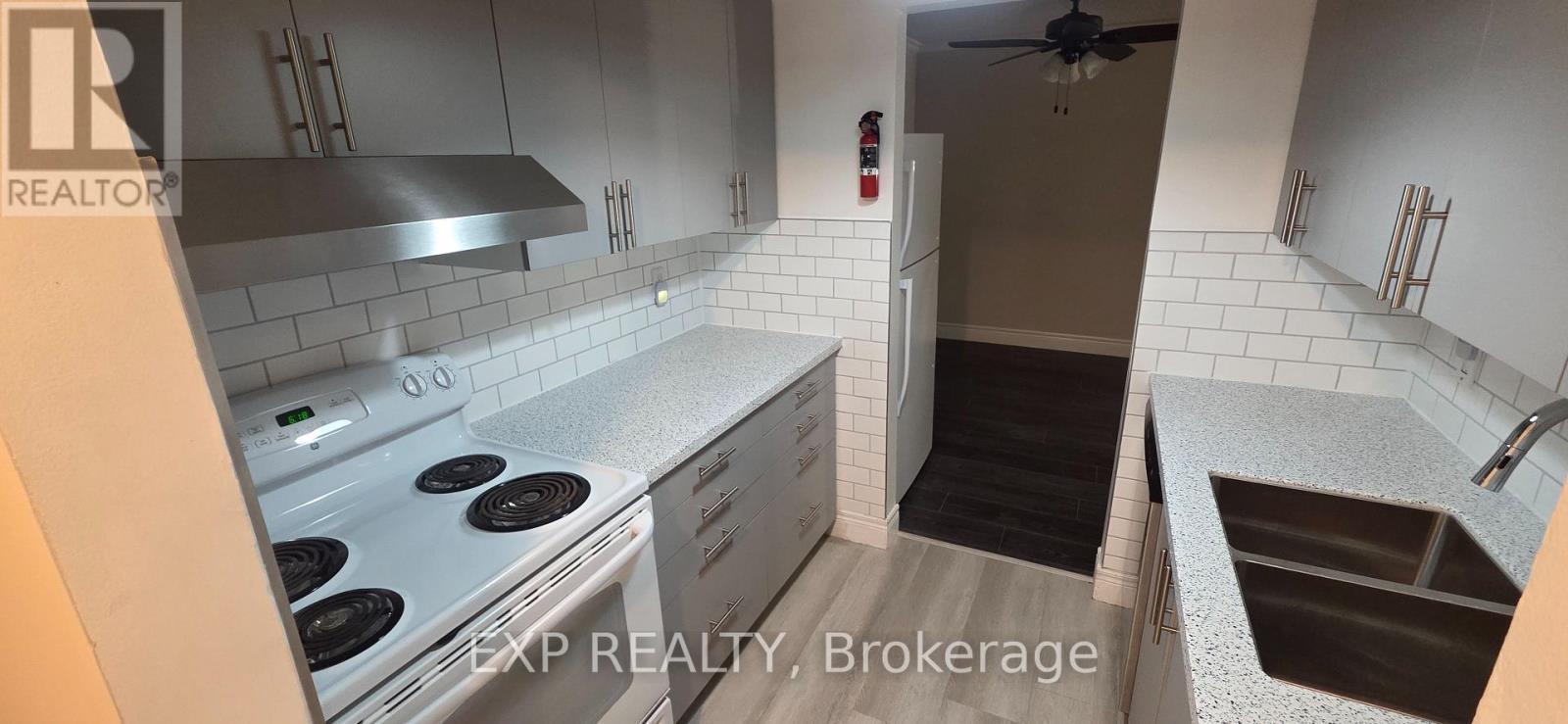 220 - 725 Deveron Crescent, London South (South T), ON