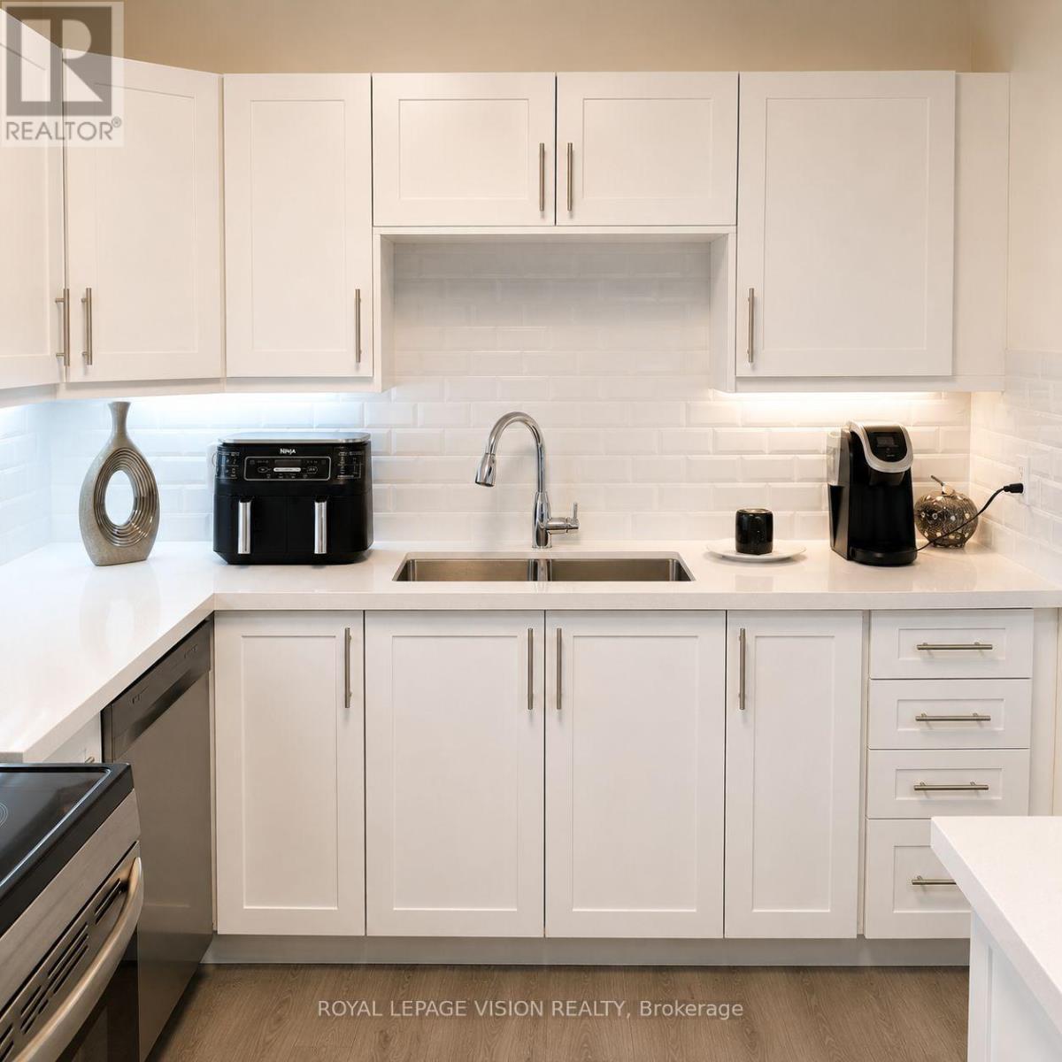 205 - 895 Kennedy Road, Toronto, ON