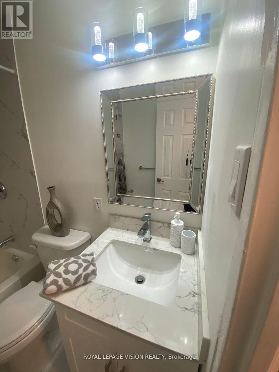 205 - 895 Kennedy Road, Toronto, ON