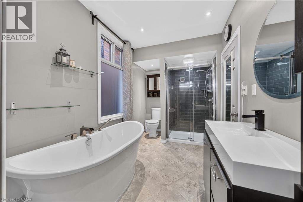 7 East 24Th Street, Hamilton, ON