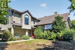 9 FOXRUN LANE Ottawa, ON K1V 9W4