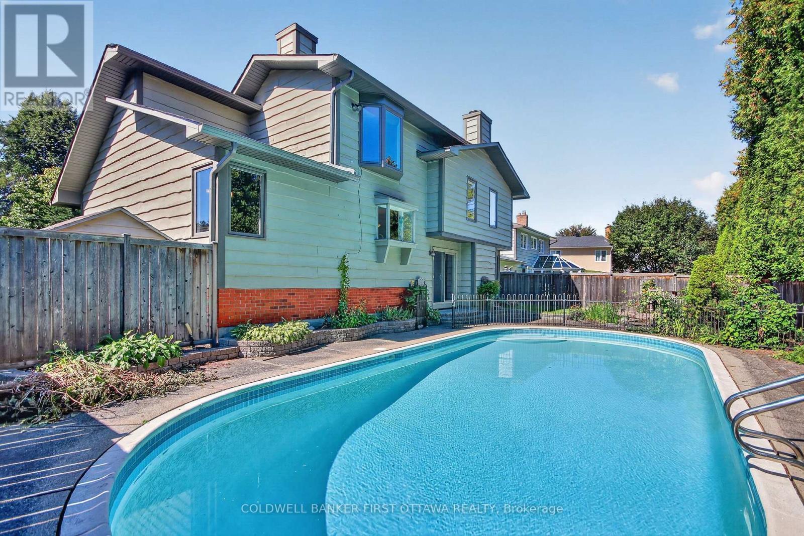 9 Foxrun Lane, Ottawa, ON