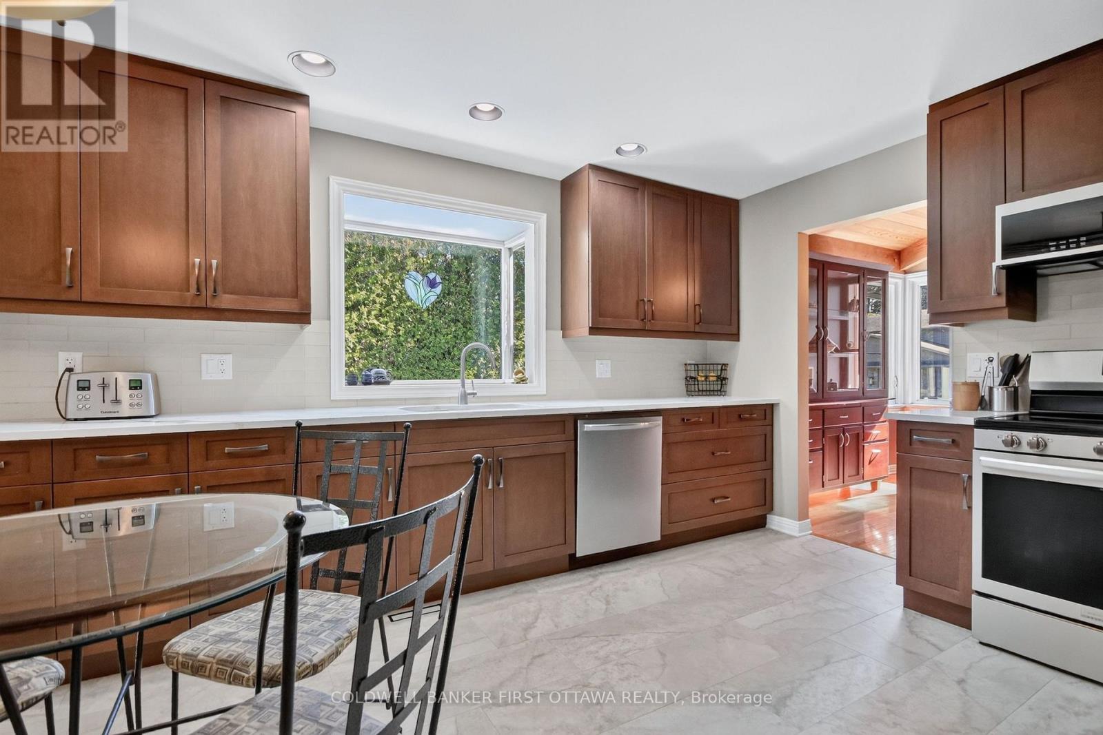 9 Foxrun Lane, Ottawa, ON