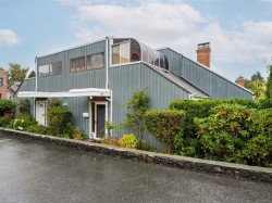#3-1315 Gladstone Ave Victoria, BC V8R 1R9