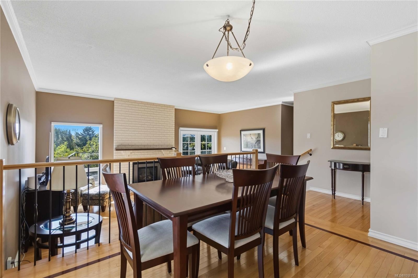 595 Ridgegrove Ave, Saanich, BC