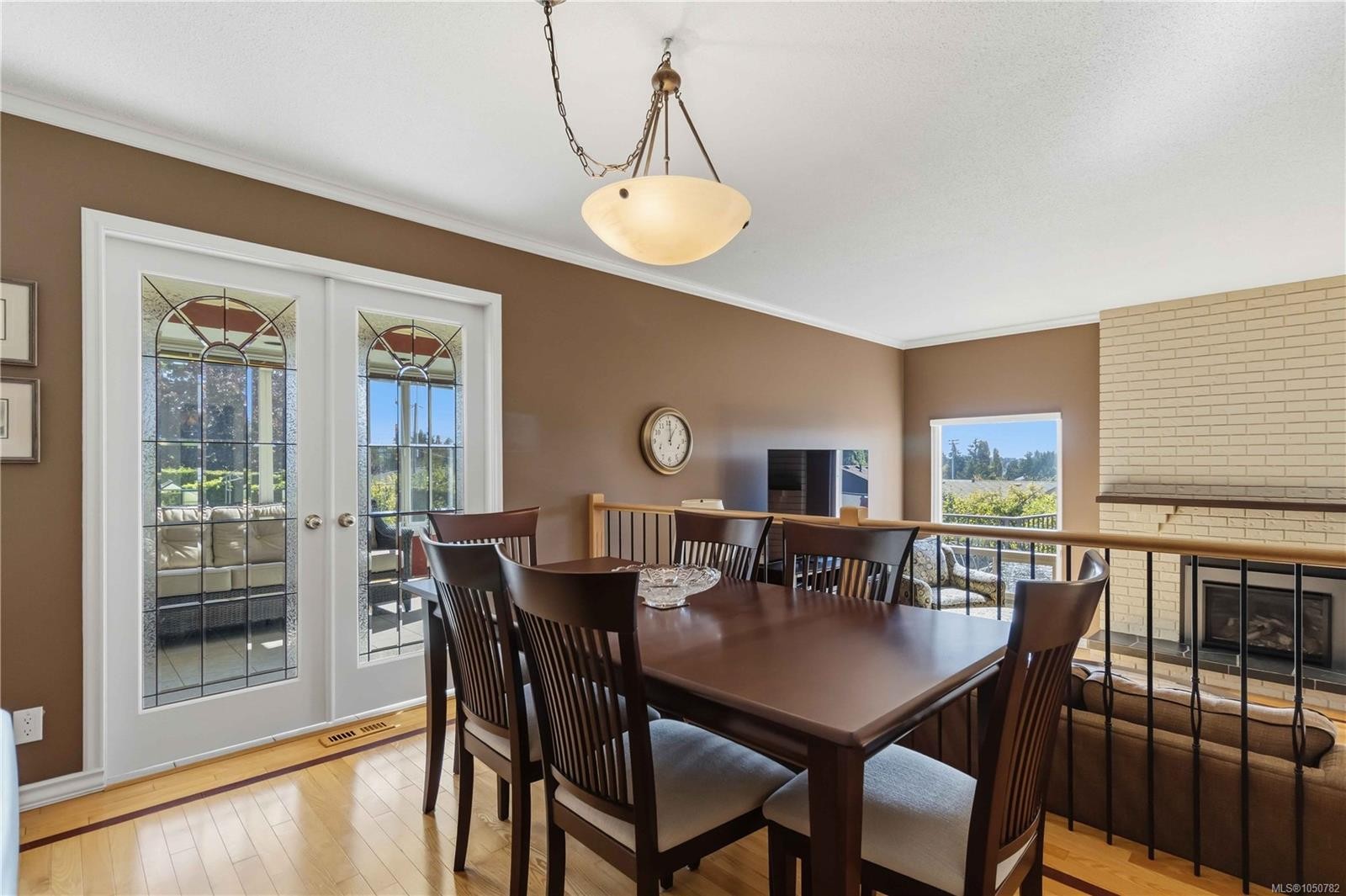 595 Ridgegrove Ave, Saanich, BC