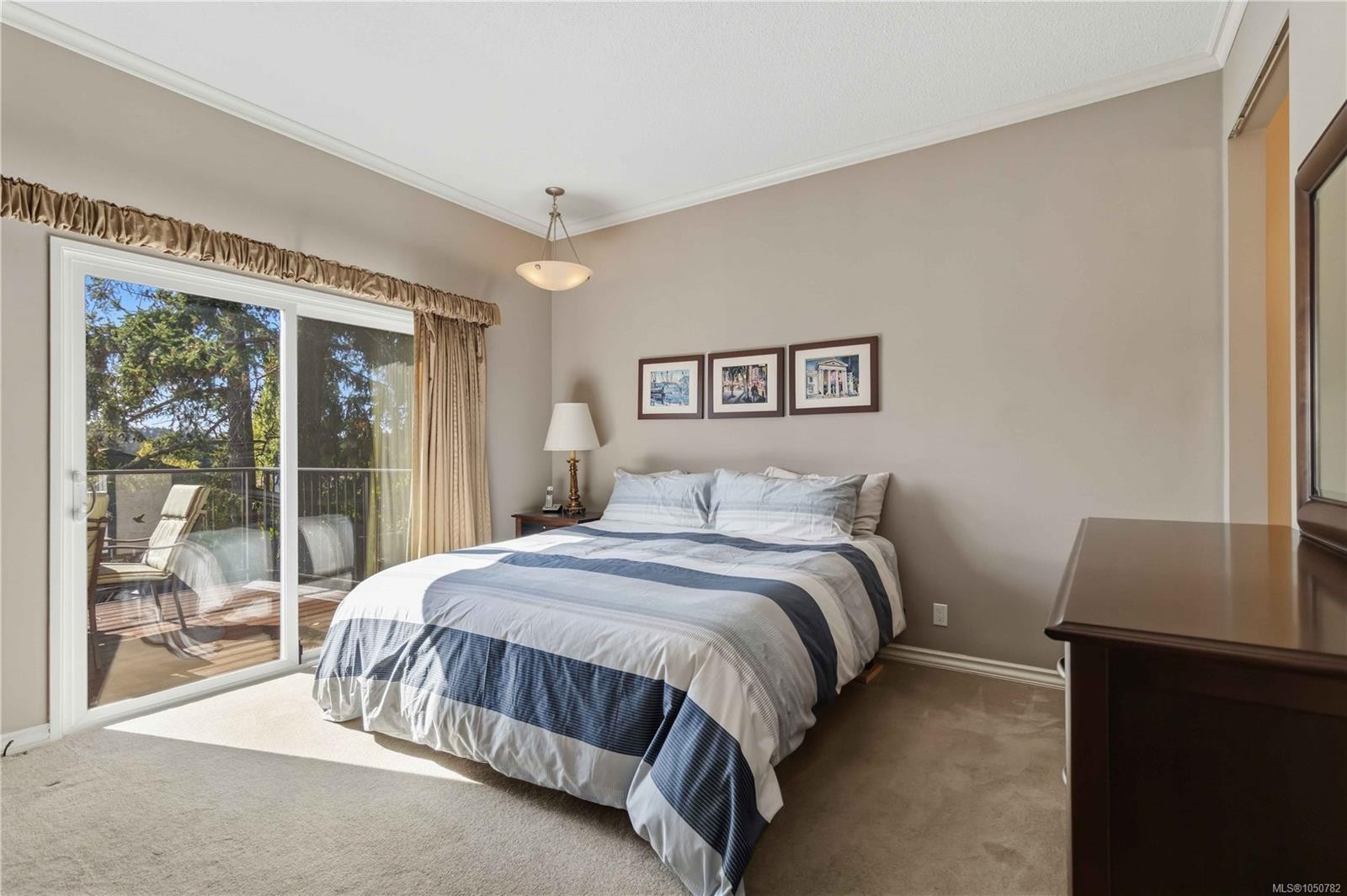 595 Ridgegrove Ave, Saanich, BC