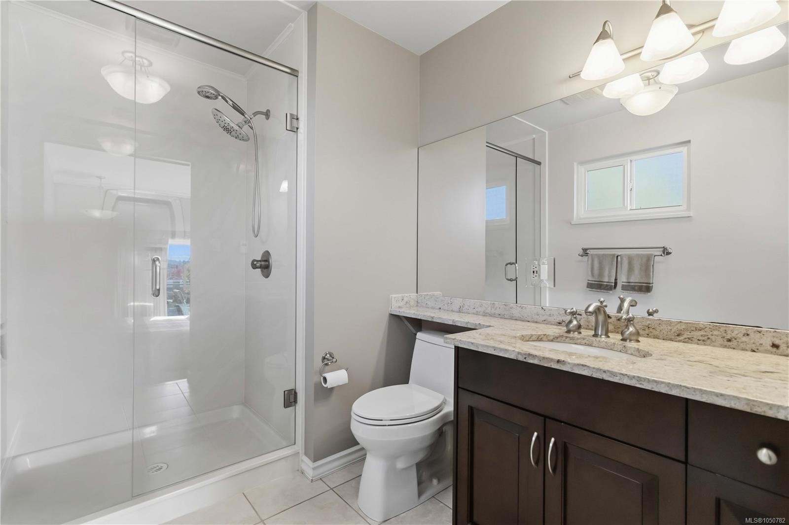 595 Ridgegrove Ave, Saanich, BC