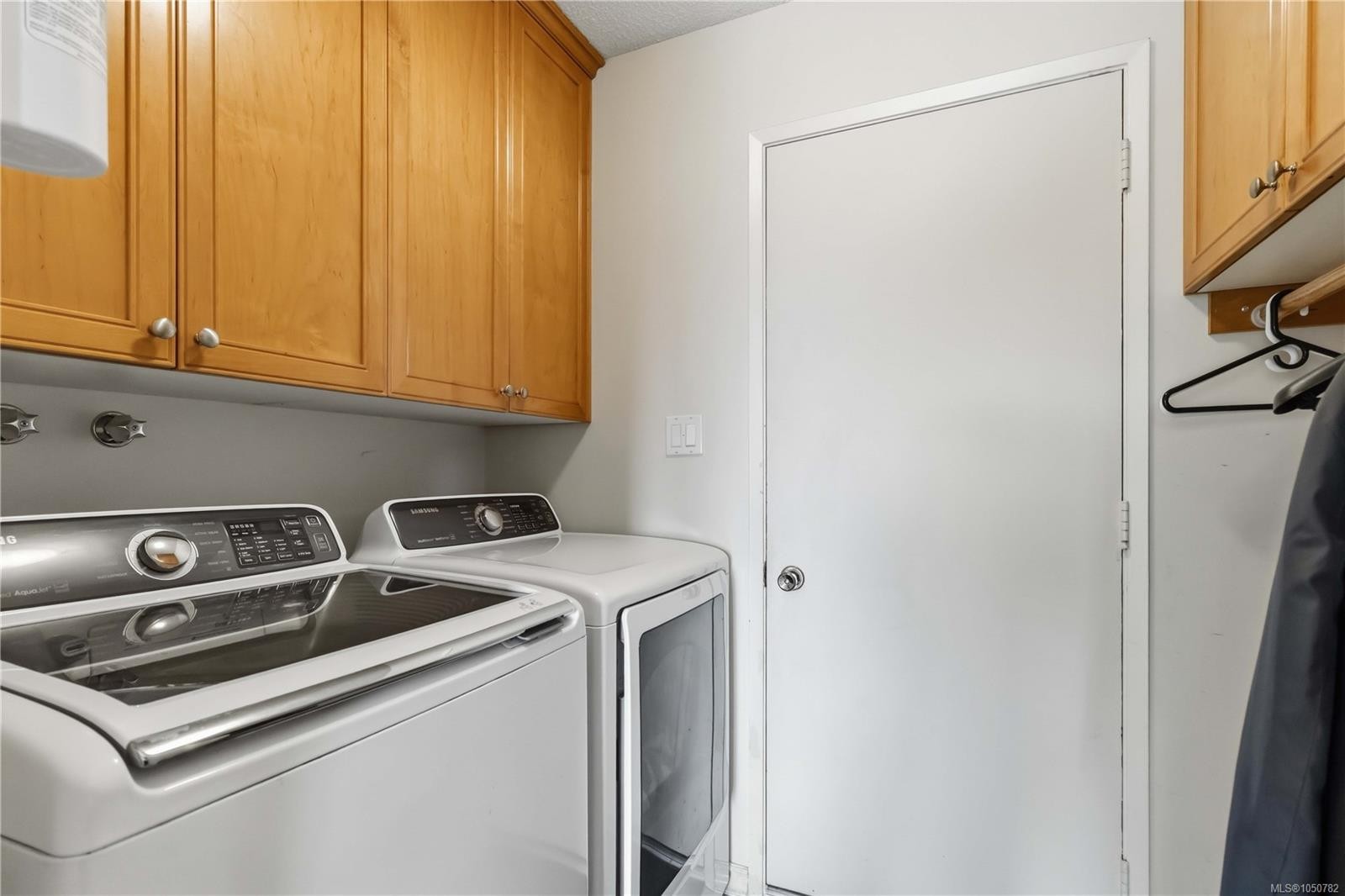 595 Ridgegrove Ave, Saanich, BC