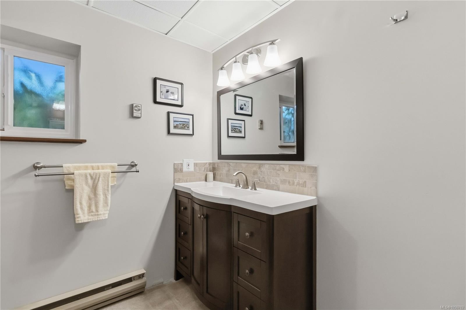 595 Ridgegrove Ave, Saanich, BC