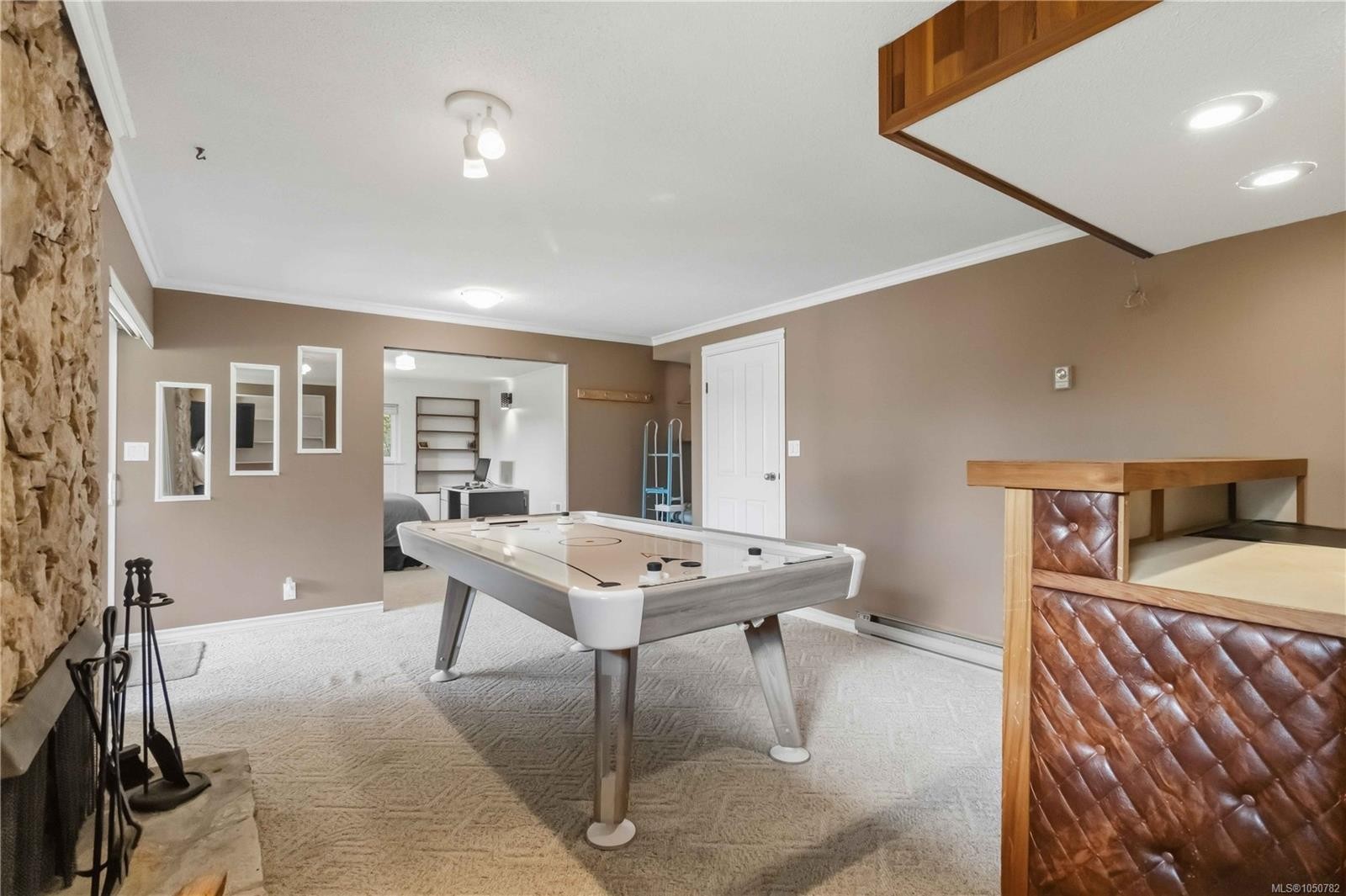 595 Ridgegrove Ave, Saanich, BC