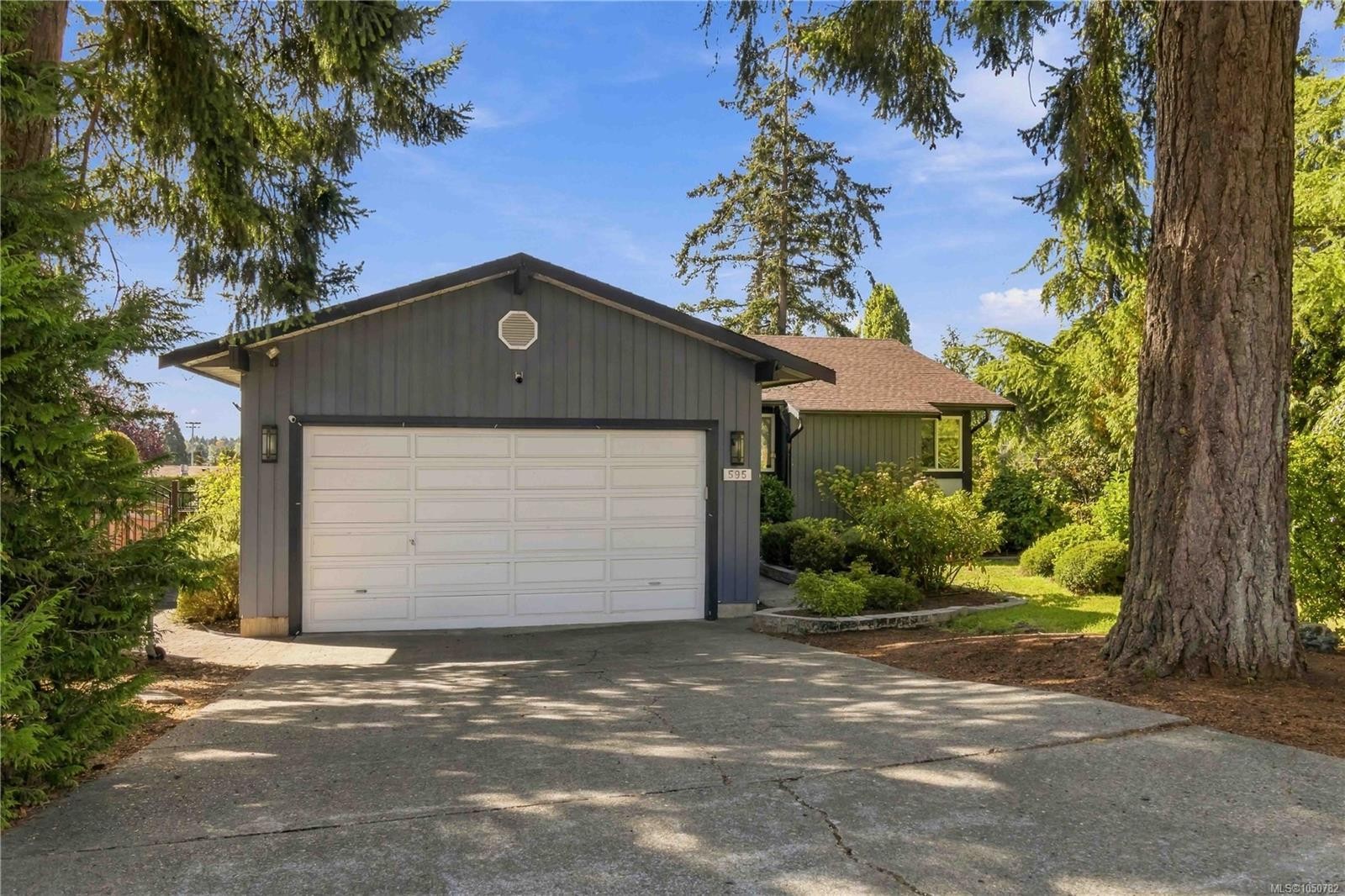 595 Ridgegrove Ave, Saanich, BC