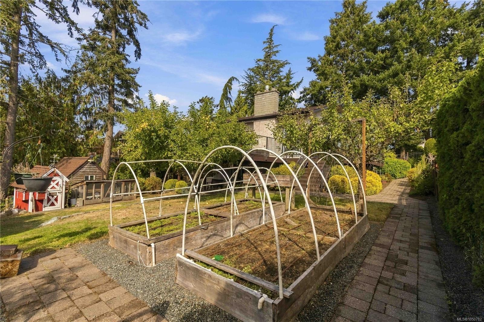 595 Ridgegrove Ave, Saanich, BC