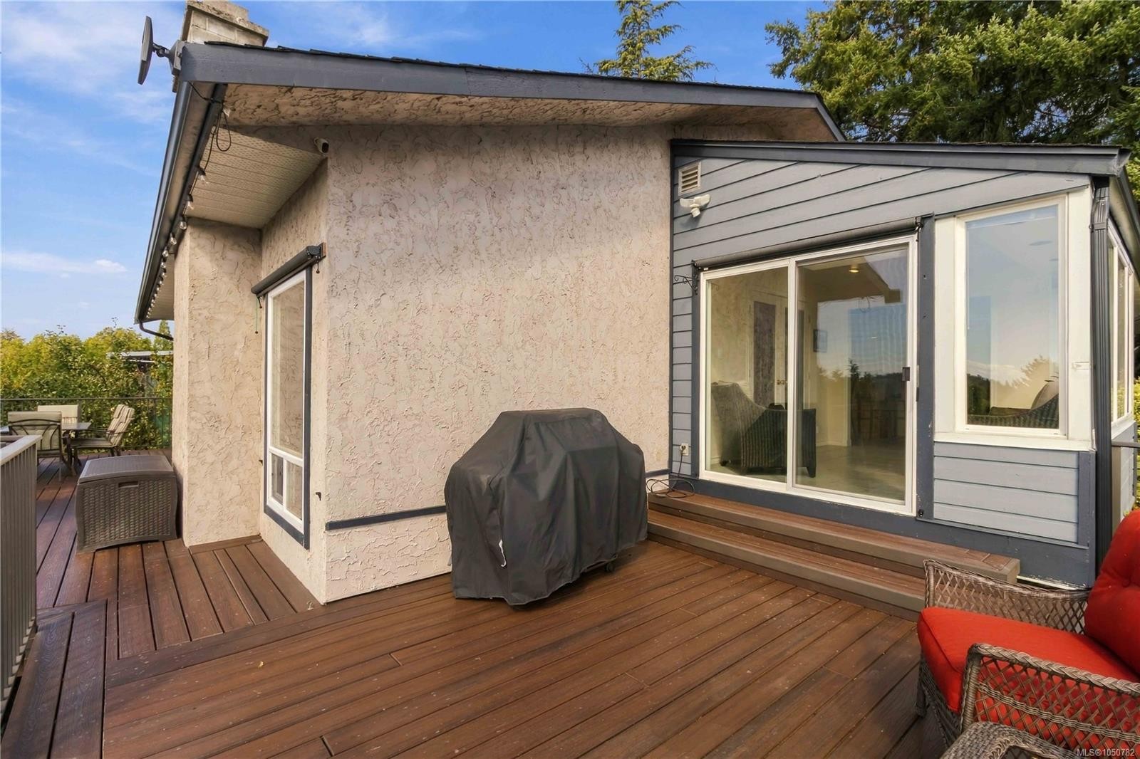 595 Ridgegrove Ave, Saanich, BC