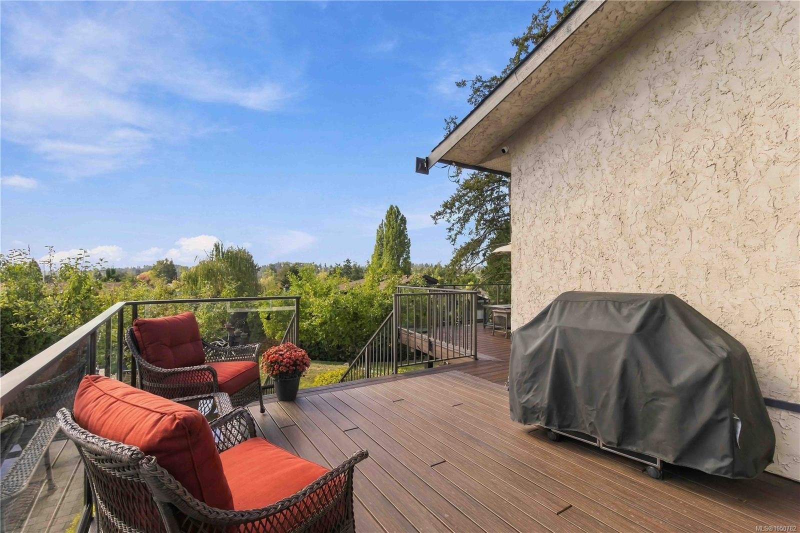 595 Ridgegrove Ave, Saanich, BC