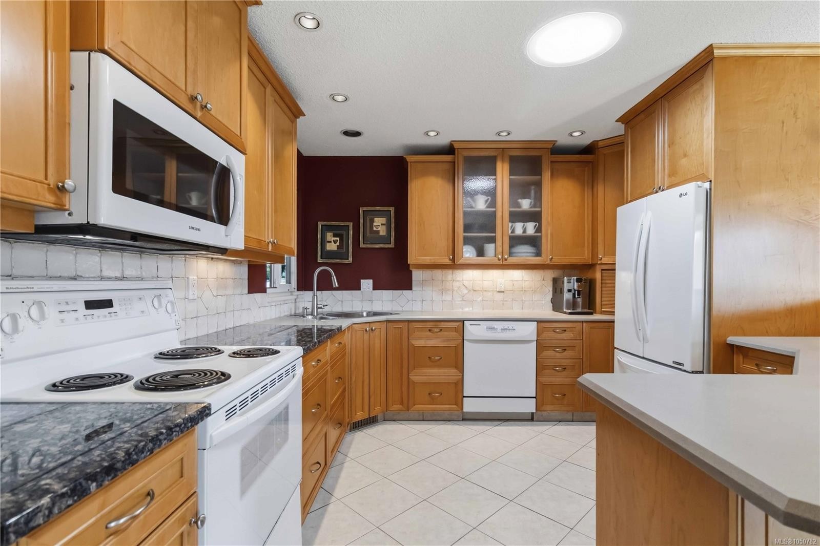 595 Ridgegrove Ave, Saanich, BC