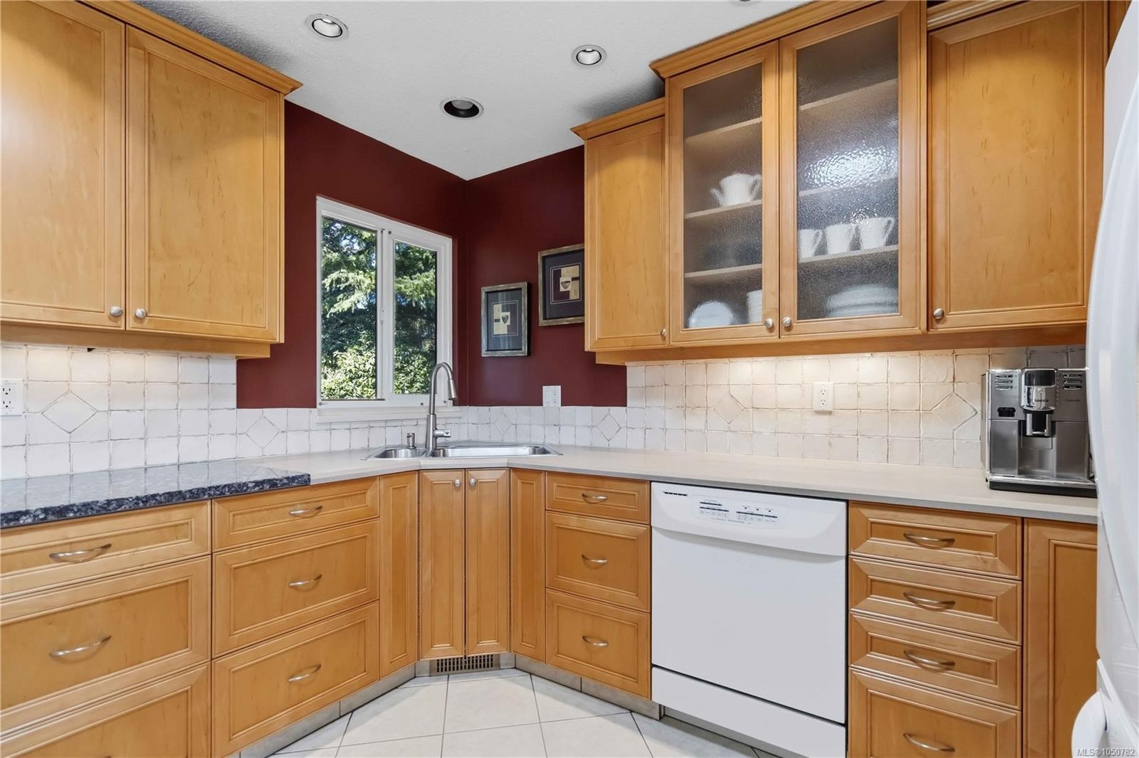595 Ridgegrove Ave, Saanich, BC