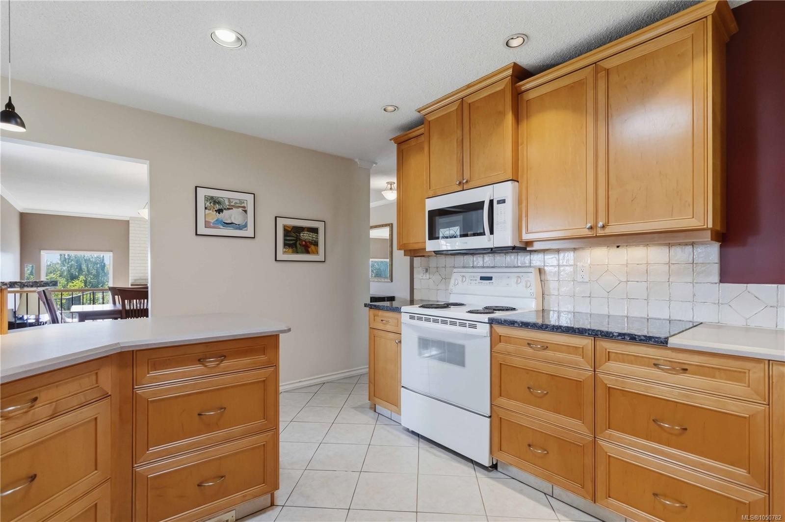 595 Ridgegrove Ave, Saanich, BC