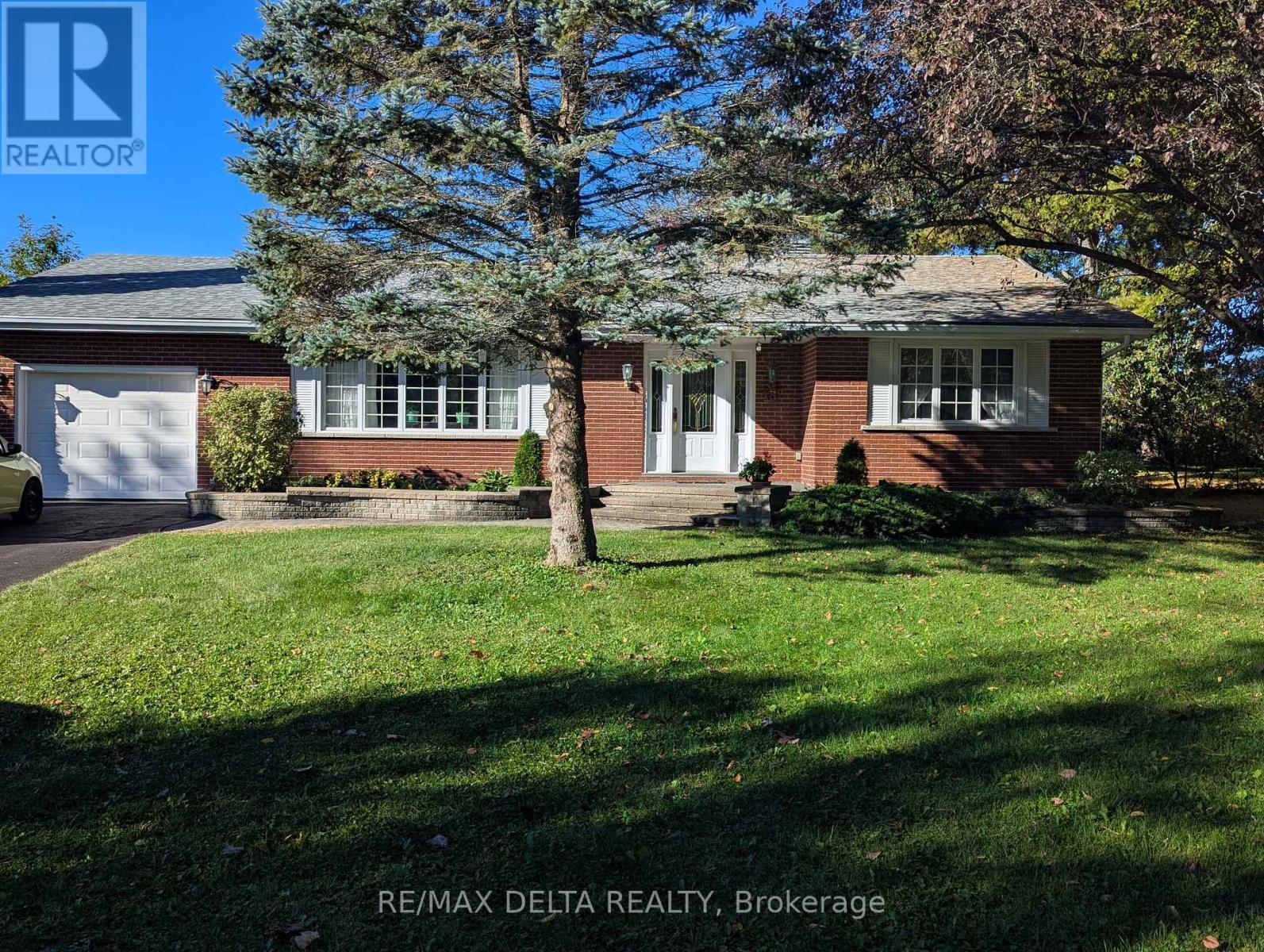 77 Front Road W, Champlain, ON