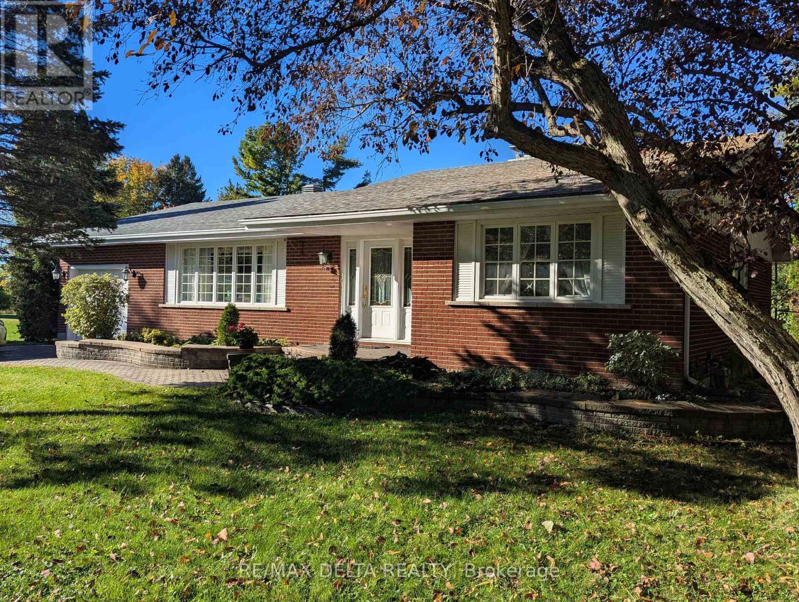 77 Front Road W, Champlain, ON