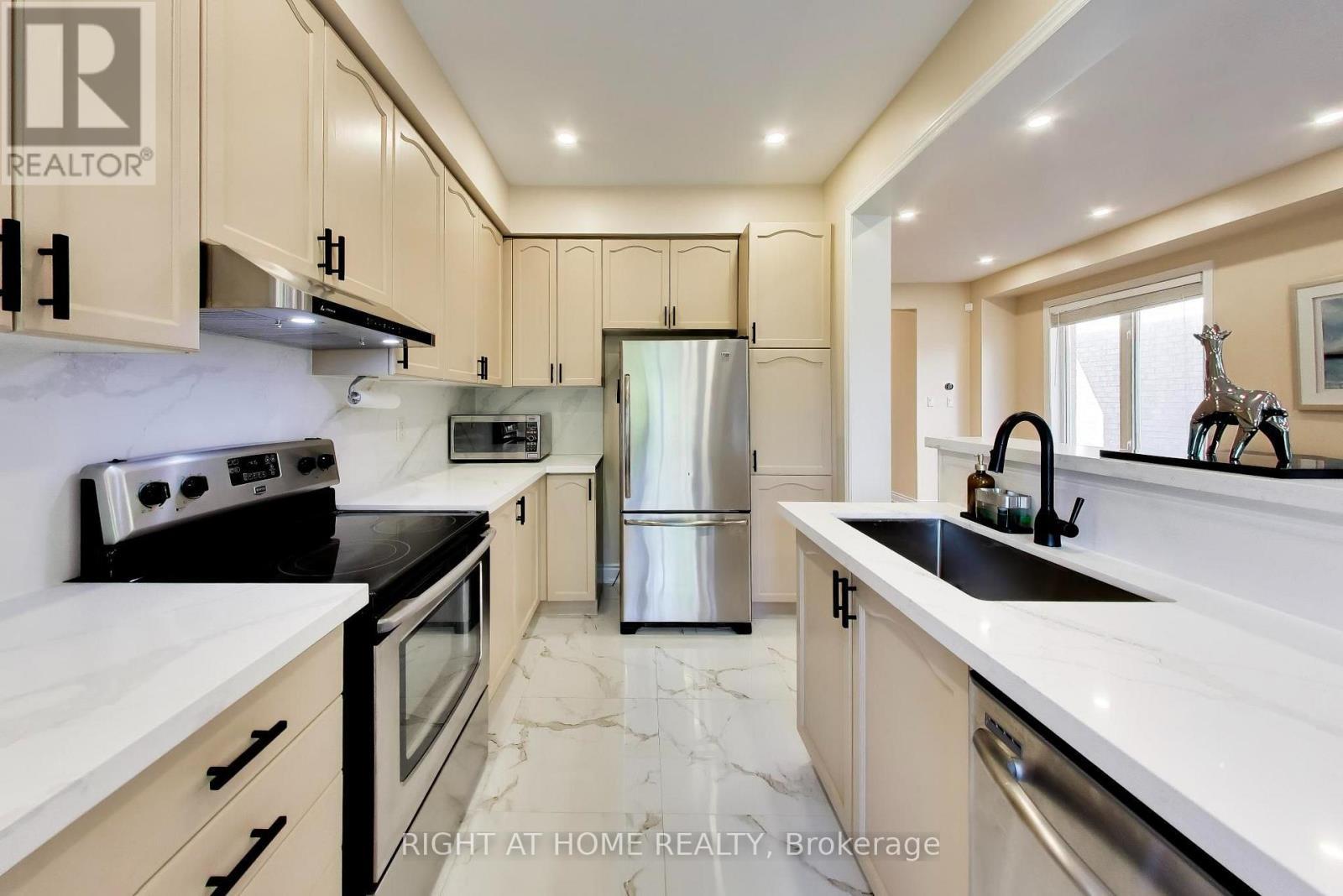 Upgraded Kitchen - 237 Terra Road, Vaughan, ON