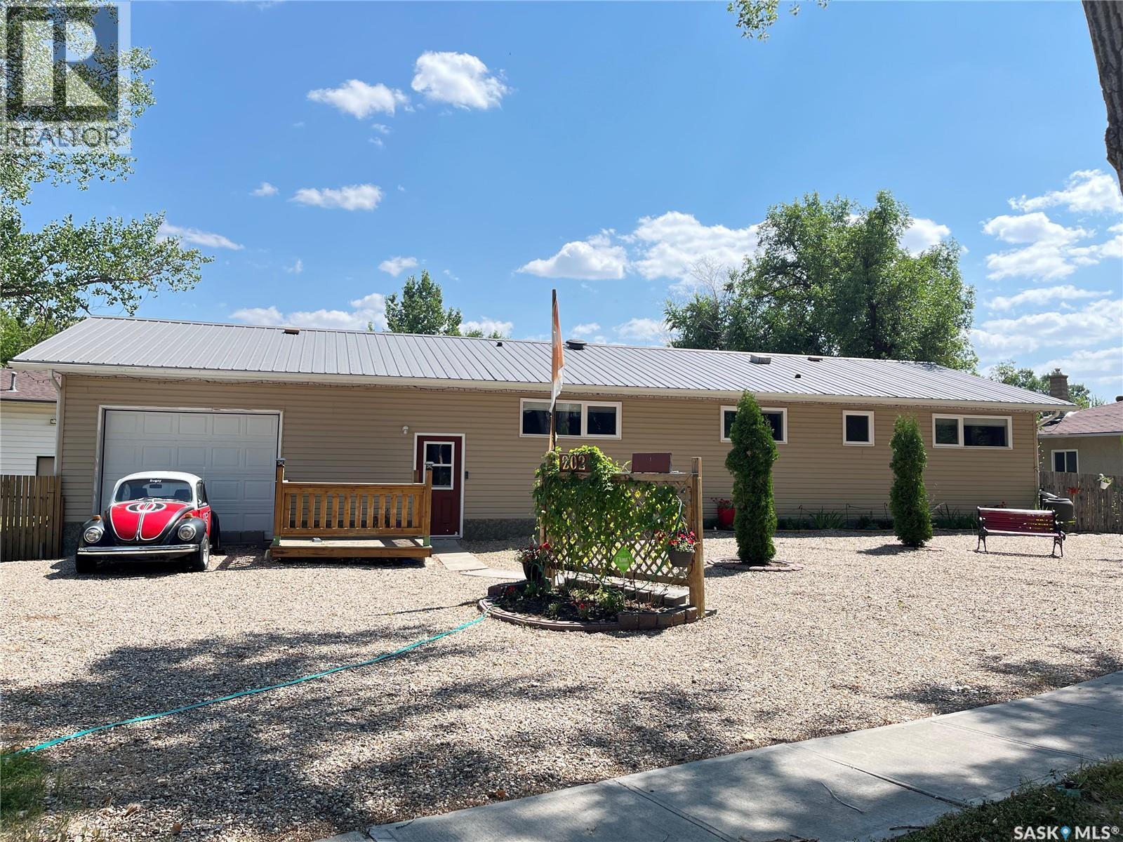202 Hood Street, Maple Creek, SK