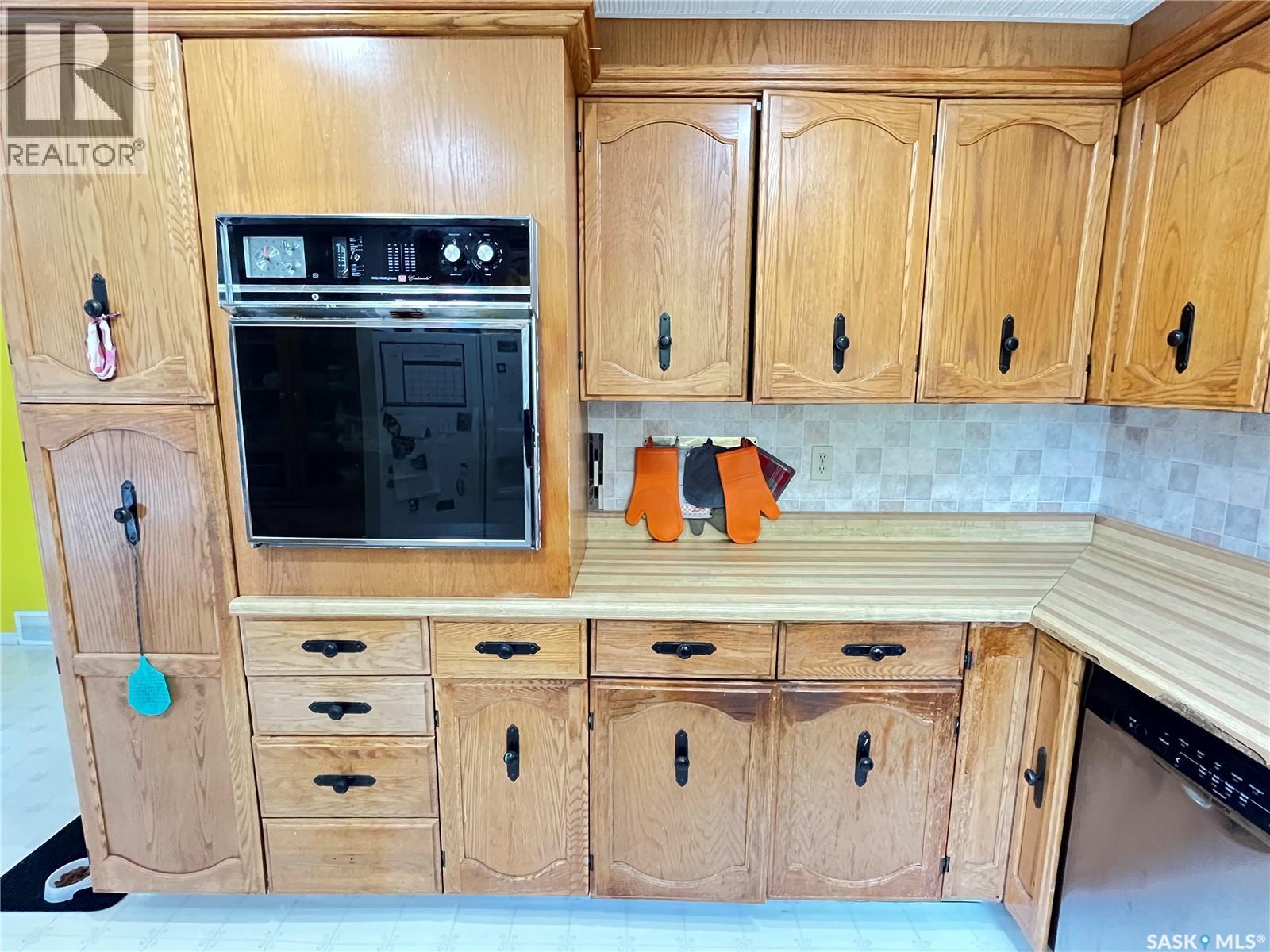 202 Hood Street, Maple Creek, SK