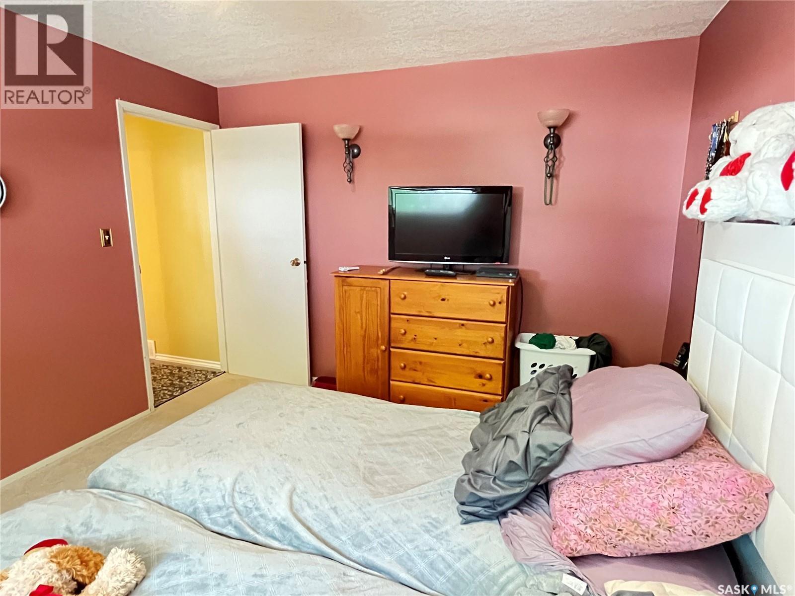 202 Hood Street, Maple Creek, SK