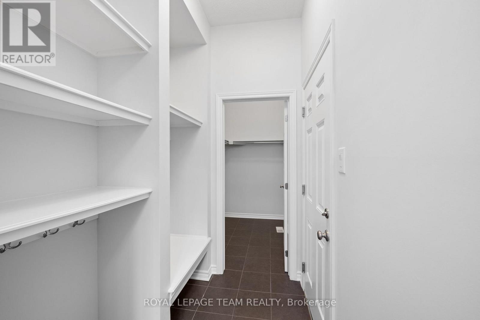 Mud Room/Family Entrance w/WIC Closet - 32 Escallonia Court, Ottawa, ON
