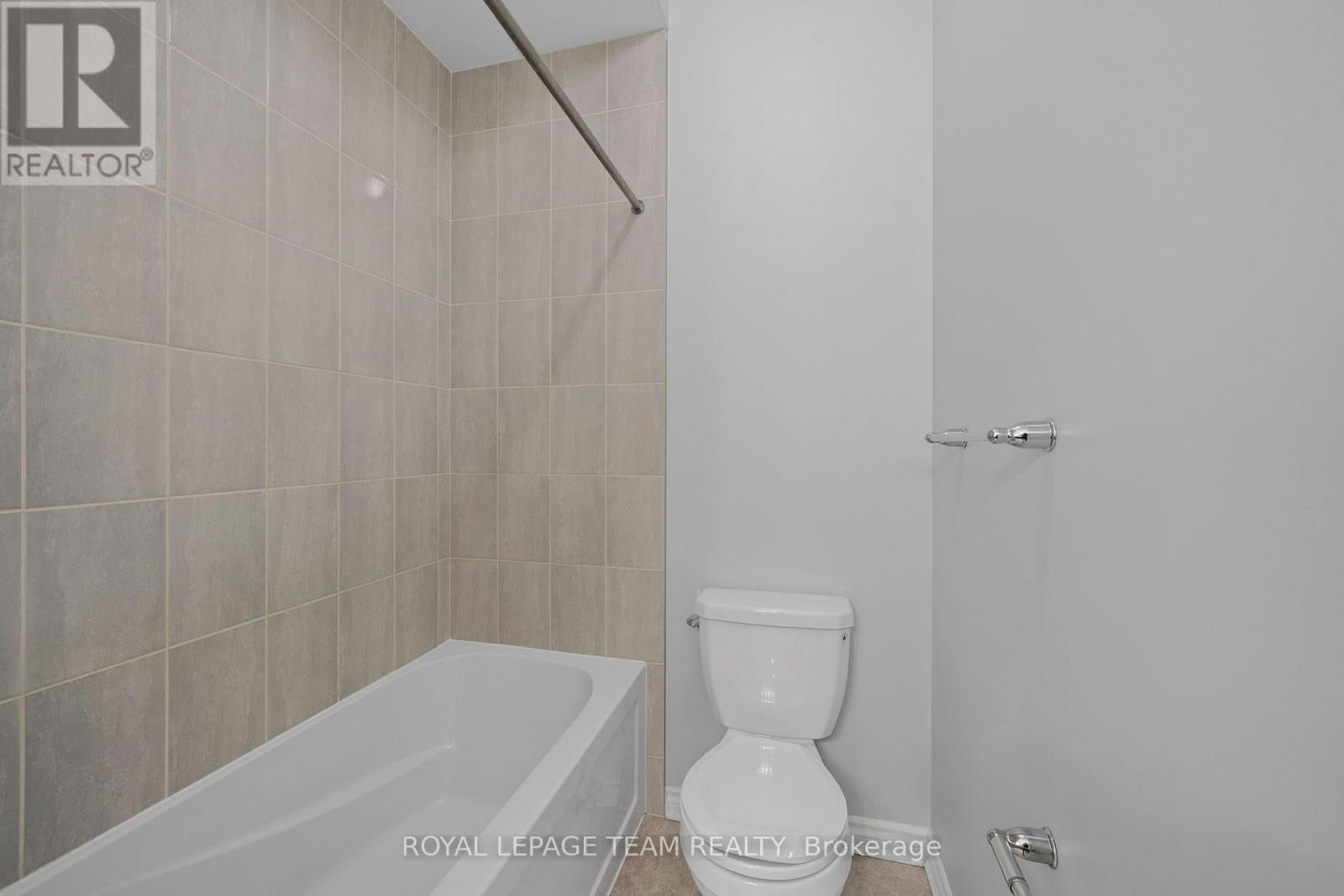 Main 3 Piece Bath -Shared with Bedrooms 2&3 - 32 Escallonia Court, Ottawa, ON